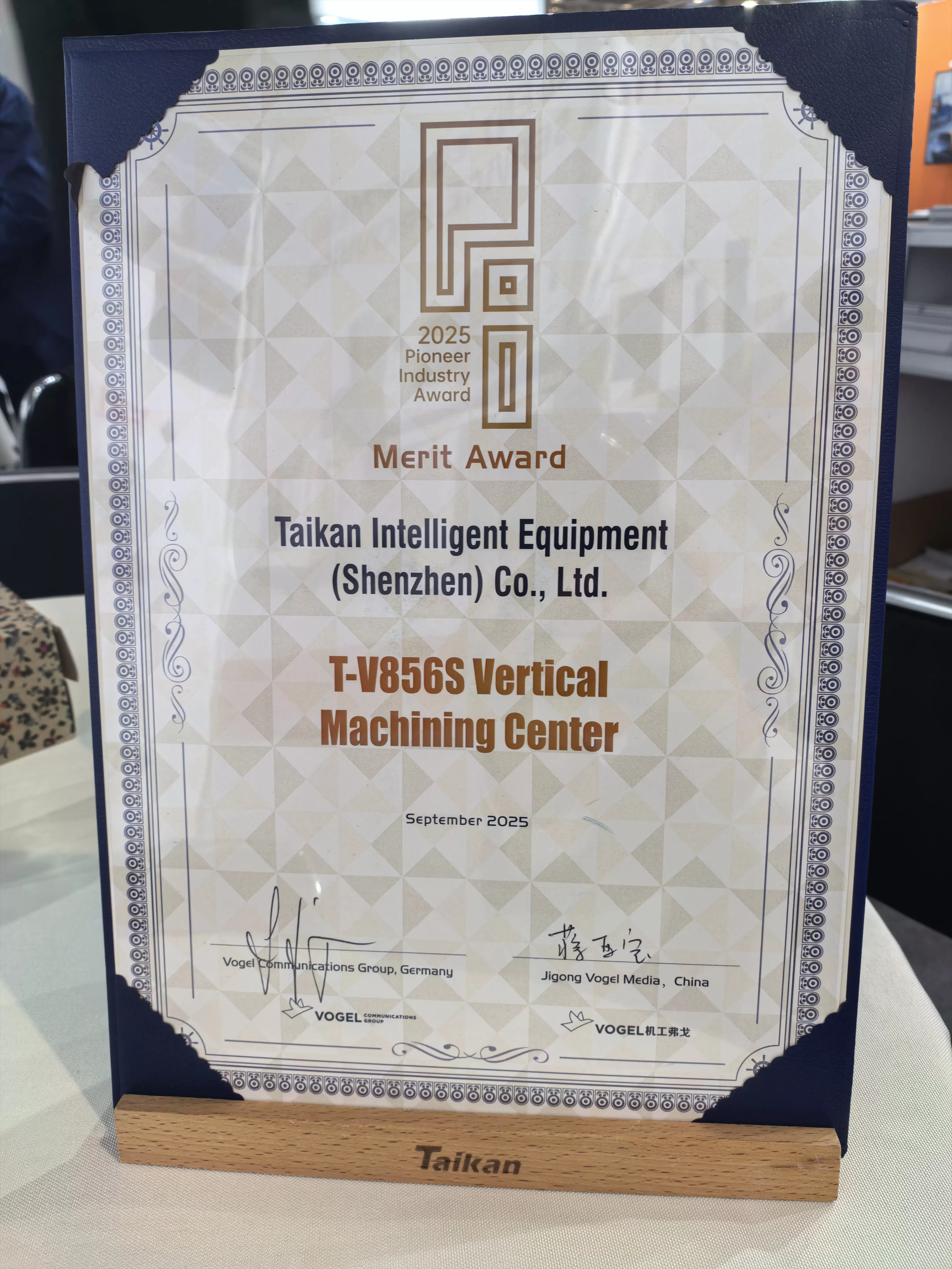 تم تكريم جهاز Taikan T-V856S VMC بجائزة Vogel Global Pioneer Award