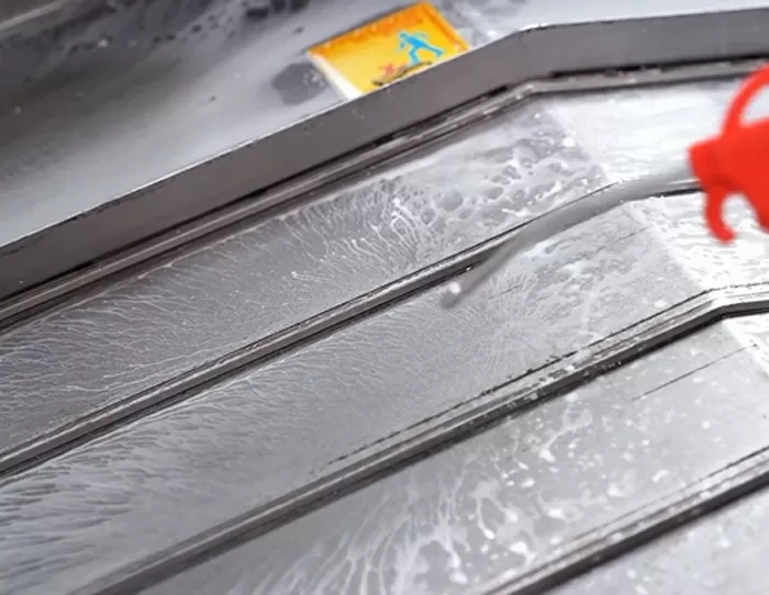 تنظيف طاولة عمل مركز التصنيع العمودي CNC