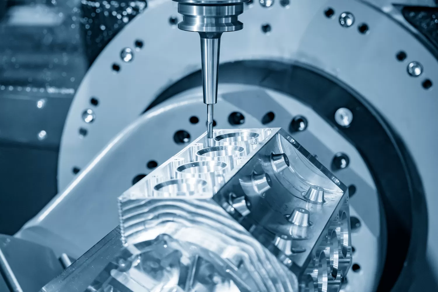 دقة التصنيع باستخدام CNC