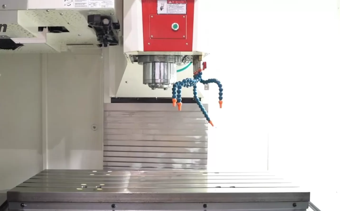 ماكينة CNC عمودية